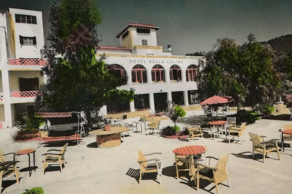 BELLA COLINA VINTAGE HOTEL 1953 29/30
