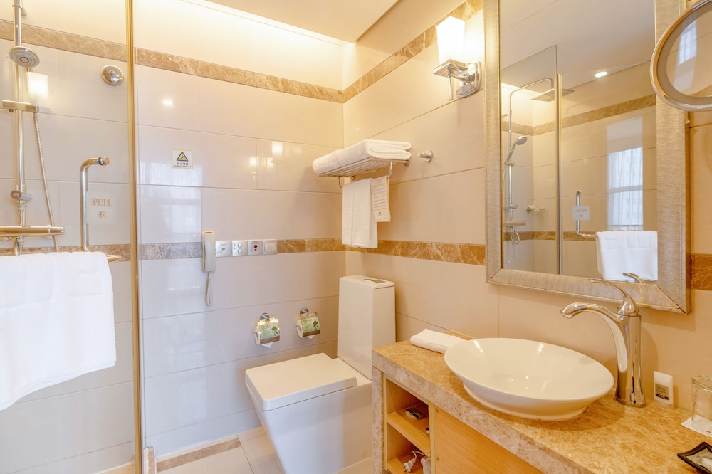 Regal Plaza Hotel Residence 26/35