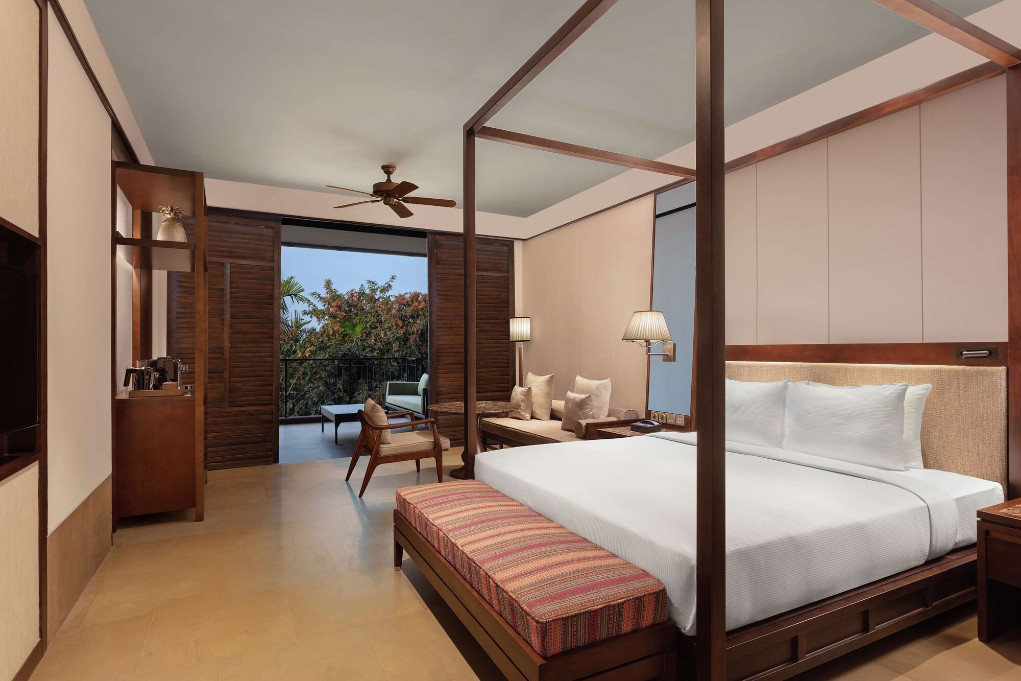 SUPERIOR, KING BED, TROPICAL VIEW, BALCONY