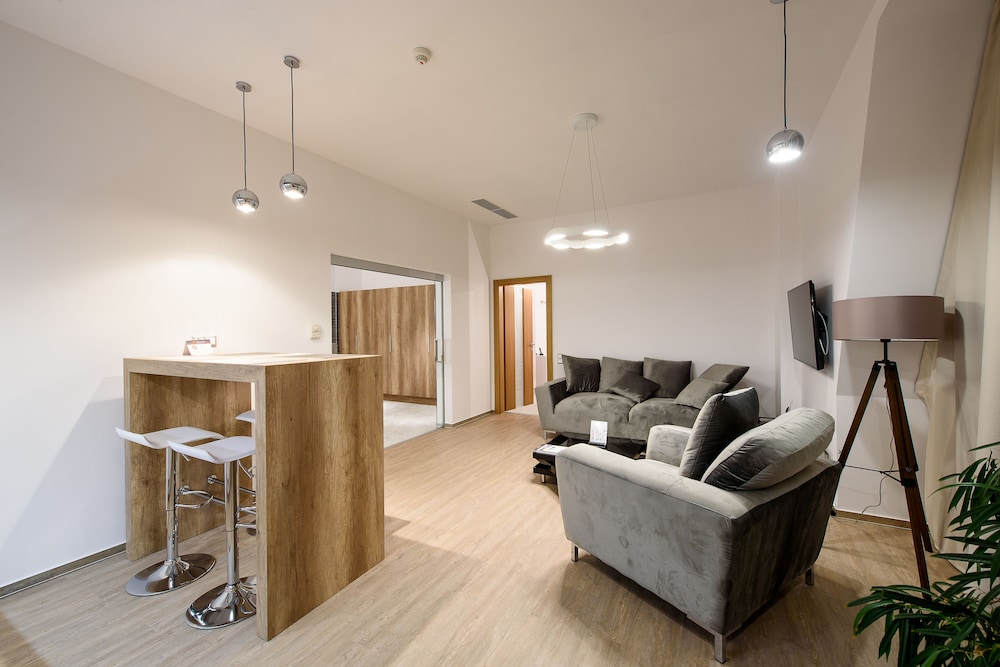 Karoly Corner Residences 30/50