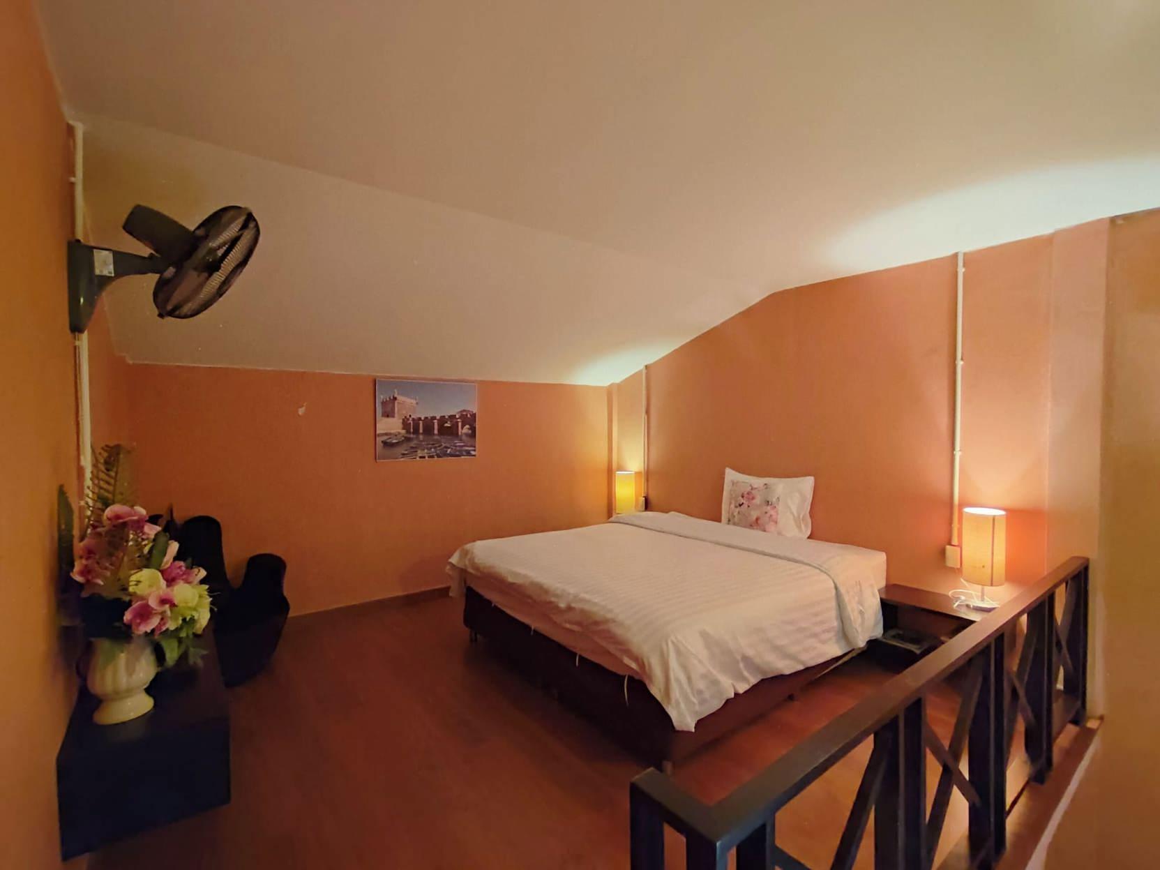 Mezzanine, Deluxe, Twin Beds, Hot Tub