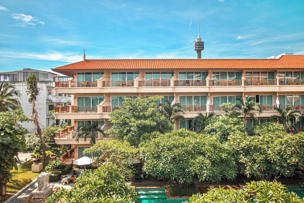Avalon Beach Resort 10/74