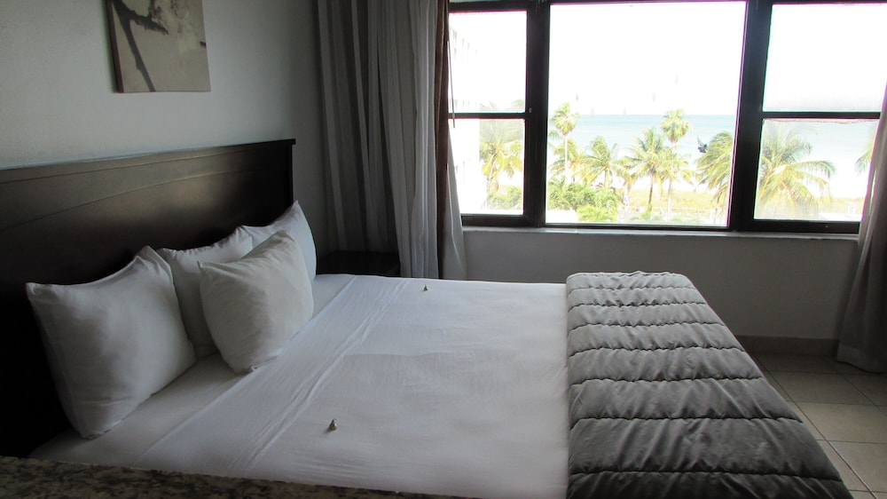 Ocean Front Casablanca Studios with FULL KITCHENS & Beach access By BL Rentals 21/50