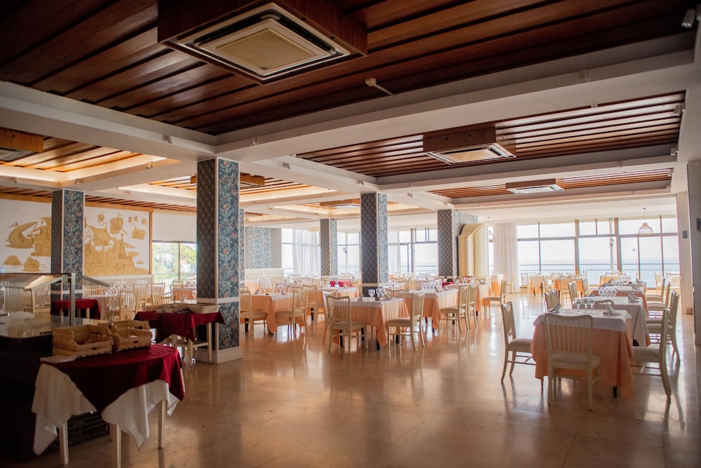 Hotel Roger de Flor by Seleqtta 53/66