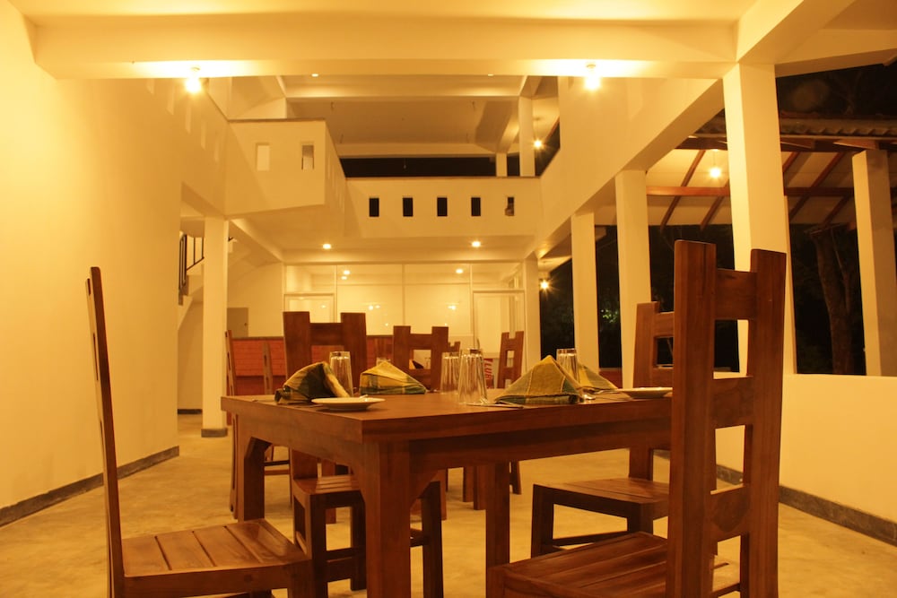 Green Hut Hotel And Restaurant. 31/50