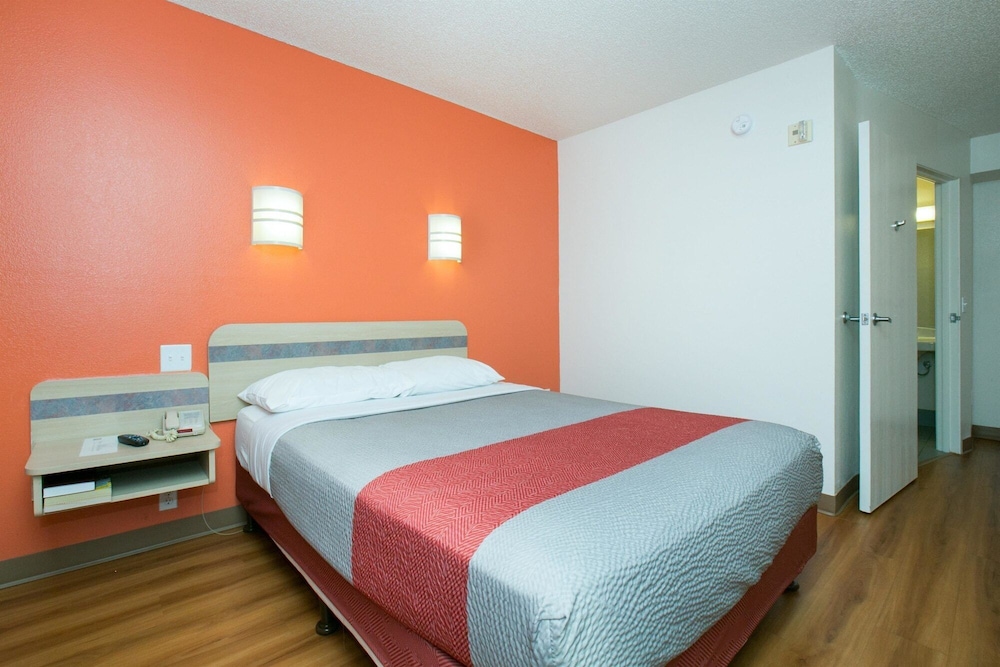 Motel6 Brooklyn Center, MN - Minneapolis 21/48