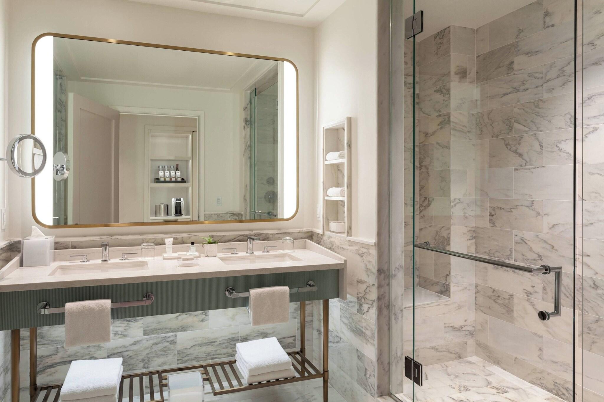 غرفة رباعية بسريرين كوين بإطلالة على البحر، JW Marriott Miami Turnberry Resort & Spa 6/6