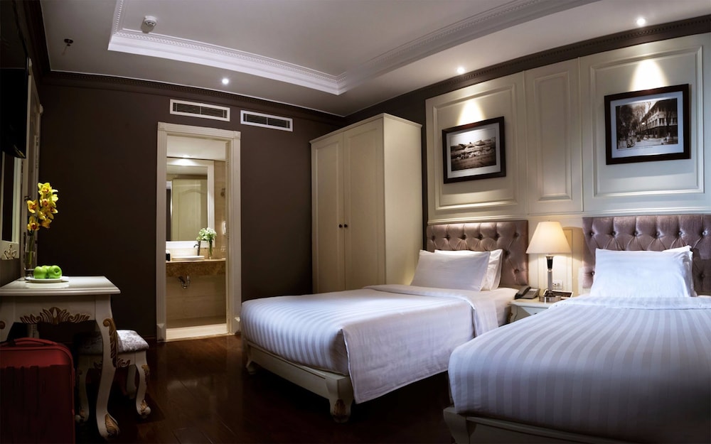 Deluxe, Queen Bed, No Window، Silverland Jolie Hotel Spa 3/6