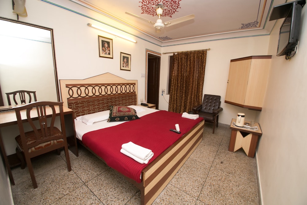 DELUXE, DOUBLE BED
