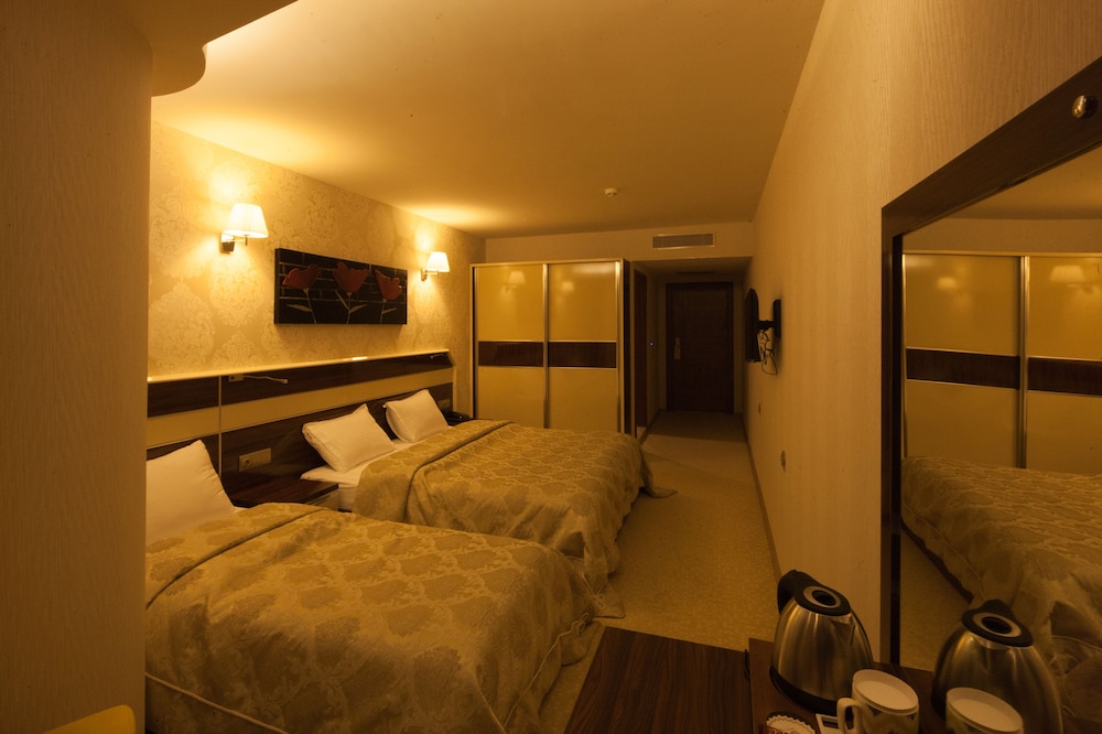 Armin Hotel 12/38