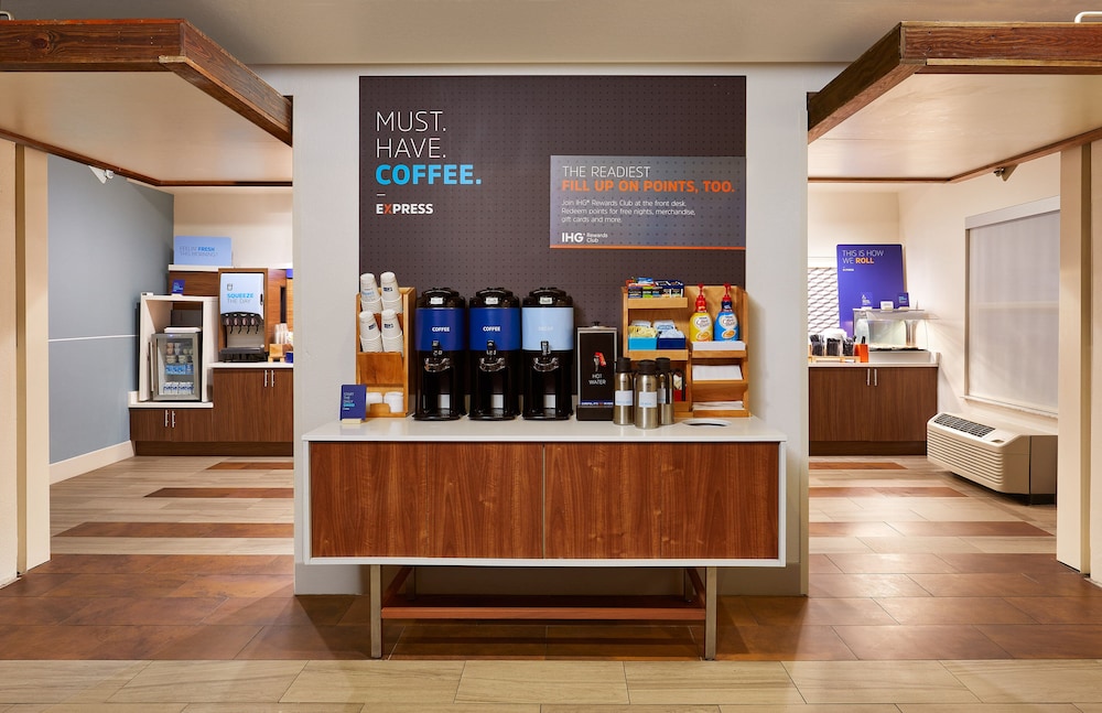 Holiday Inn Express And Suites Orlando International Airport 5/62