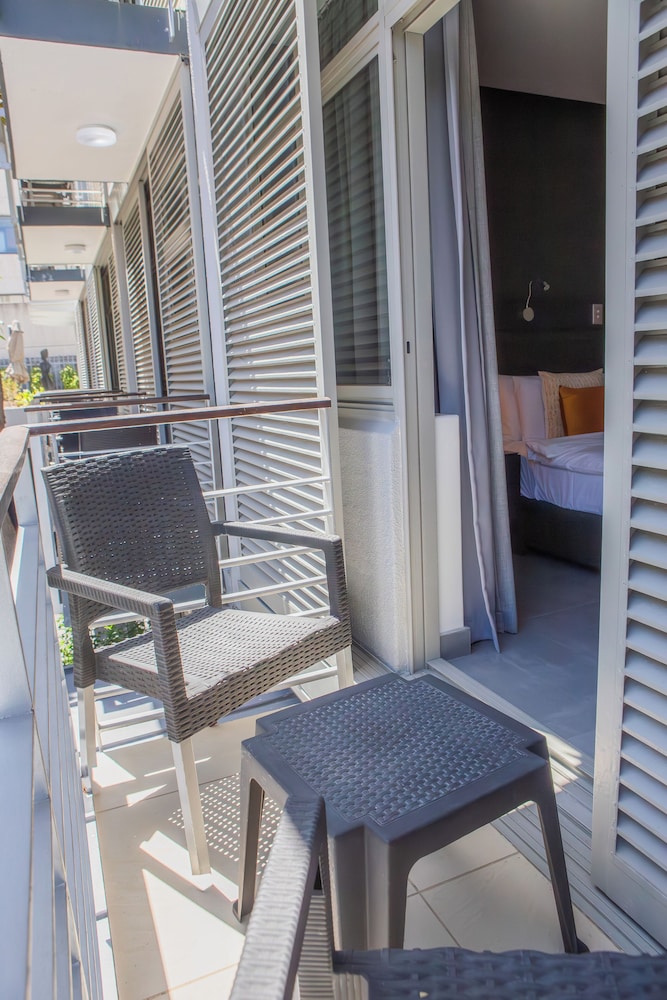 Atlantic Affair Boutique Hotel 60/68