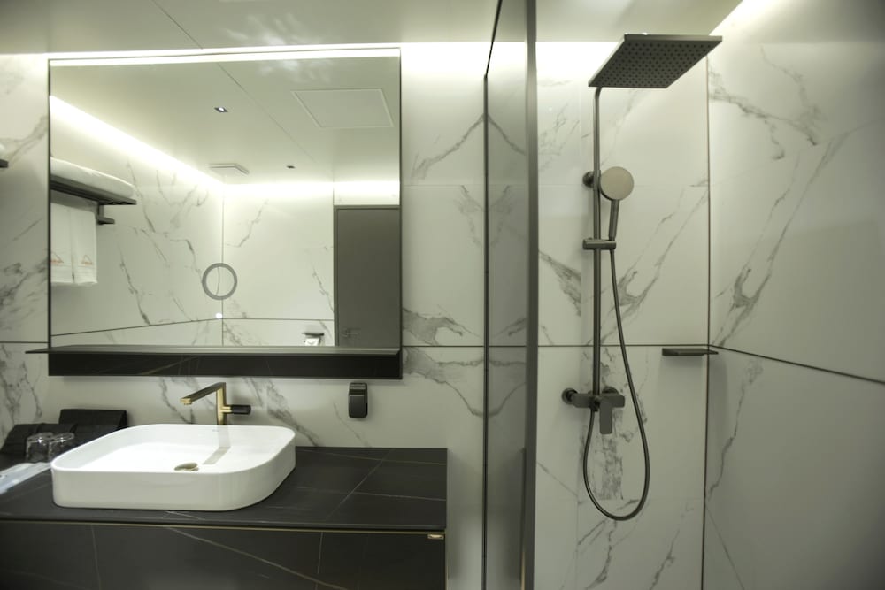 L&L City Hotel 20/23