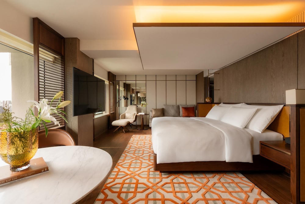 DELUXE, KING BED, BALCONY
