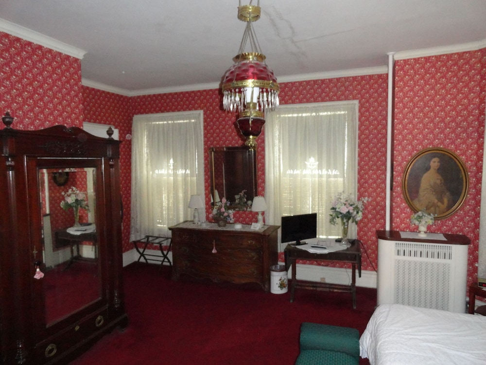 Victorian Inn Bed and Breakfast 5/29