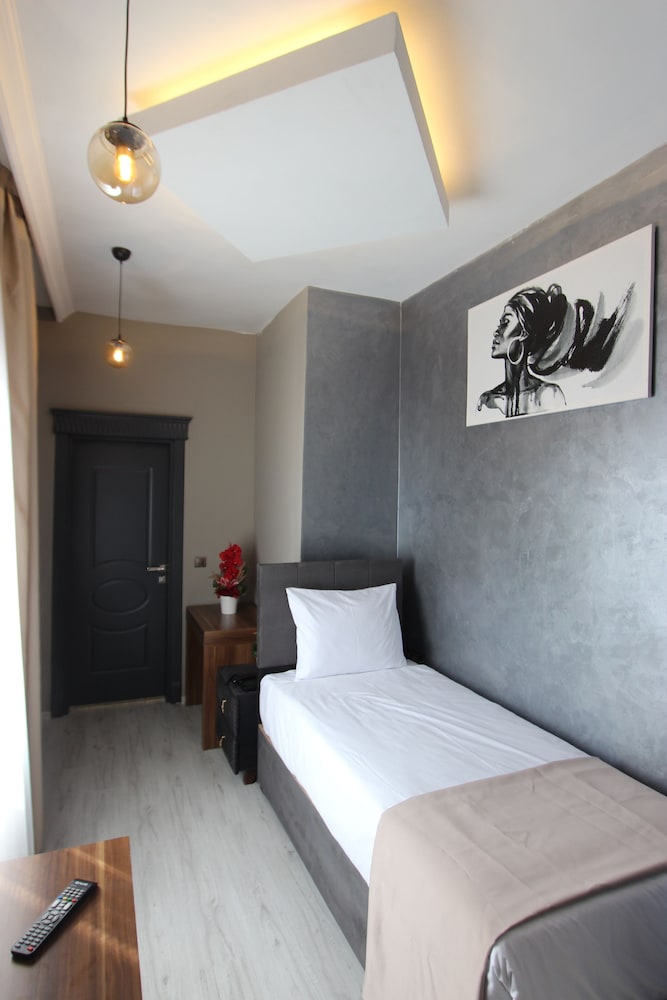 Monezza Hotel 14/50