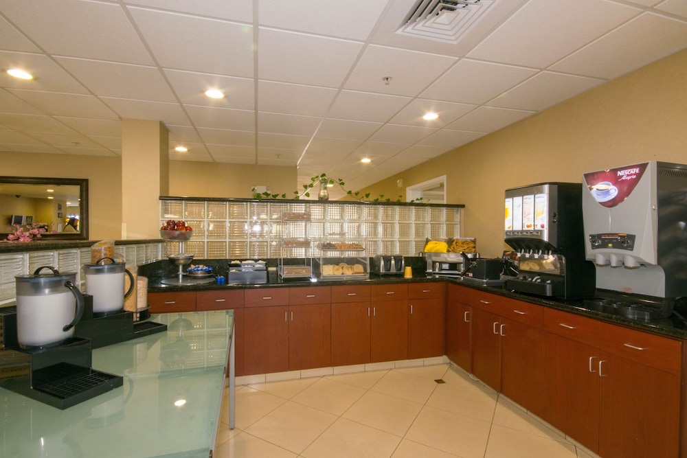 Executive Residency by Best Western Victorville 6/24