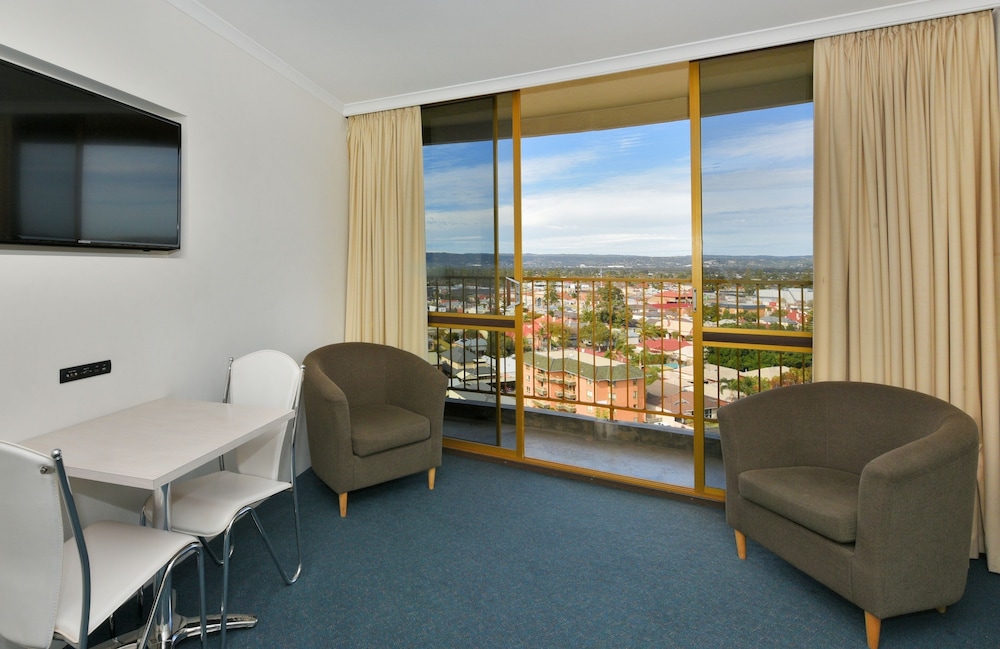 Atlantic Tower Motor Inn 32/45