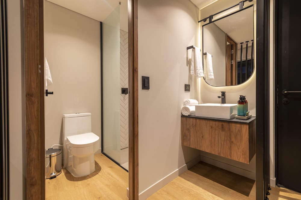 Hashtag 98 Hotel 52/55