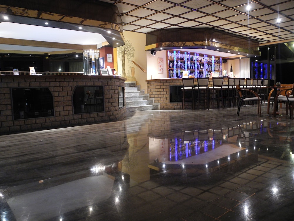 Pegasus Hotel 7/42