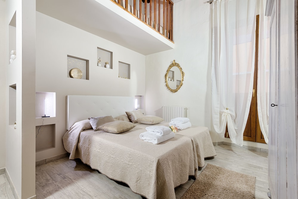 2 BEDROOMS, CONDO, COMFORT