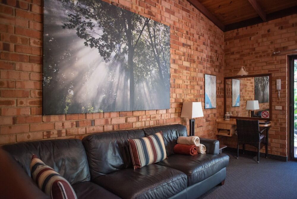 FOREST LODGE RESORT 24/50