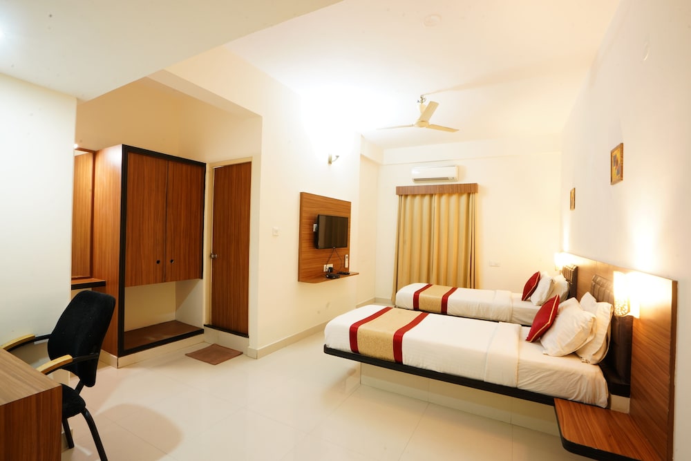 HOTEL GRAND BEE 28/50