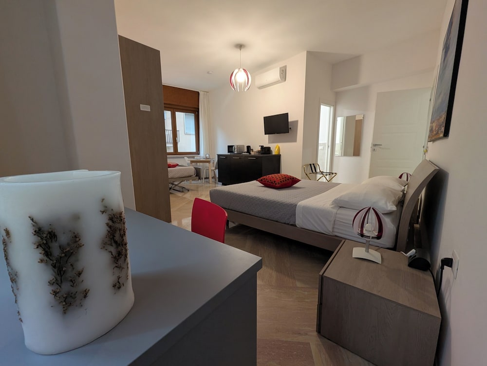 Napoli City Inn B&B 8/31