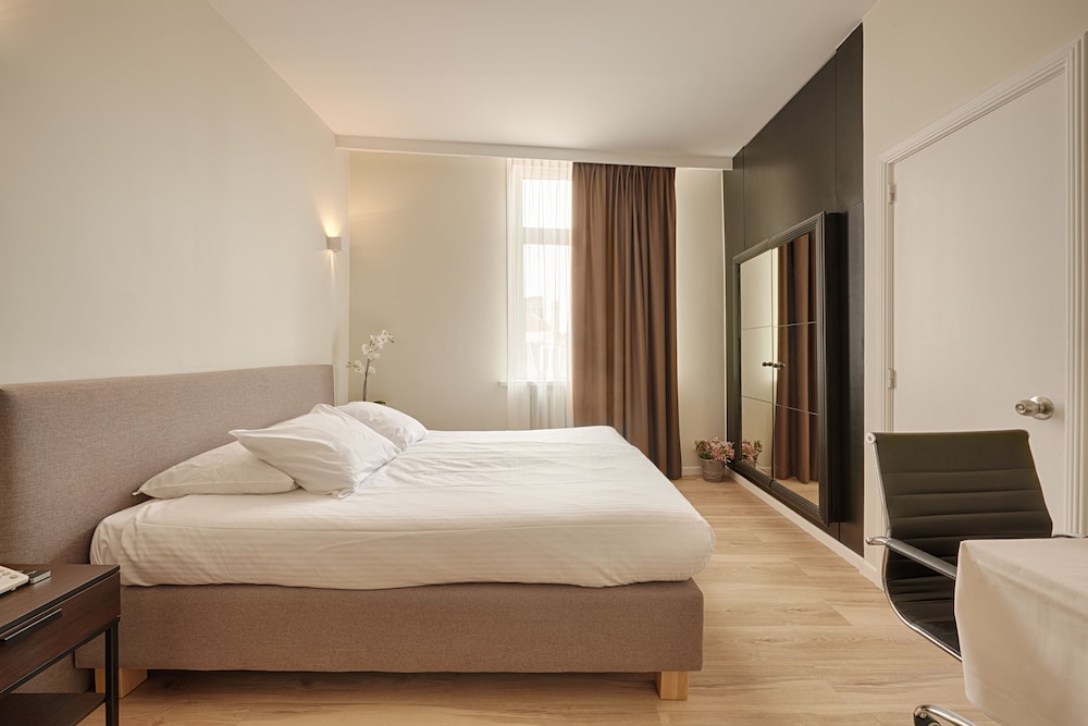DELUXE, DOUBLE BED