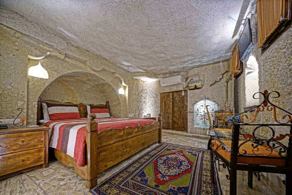 Maccan Cave Hotel 52/70
