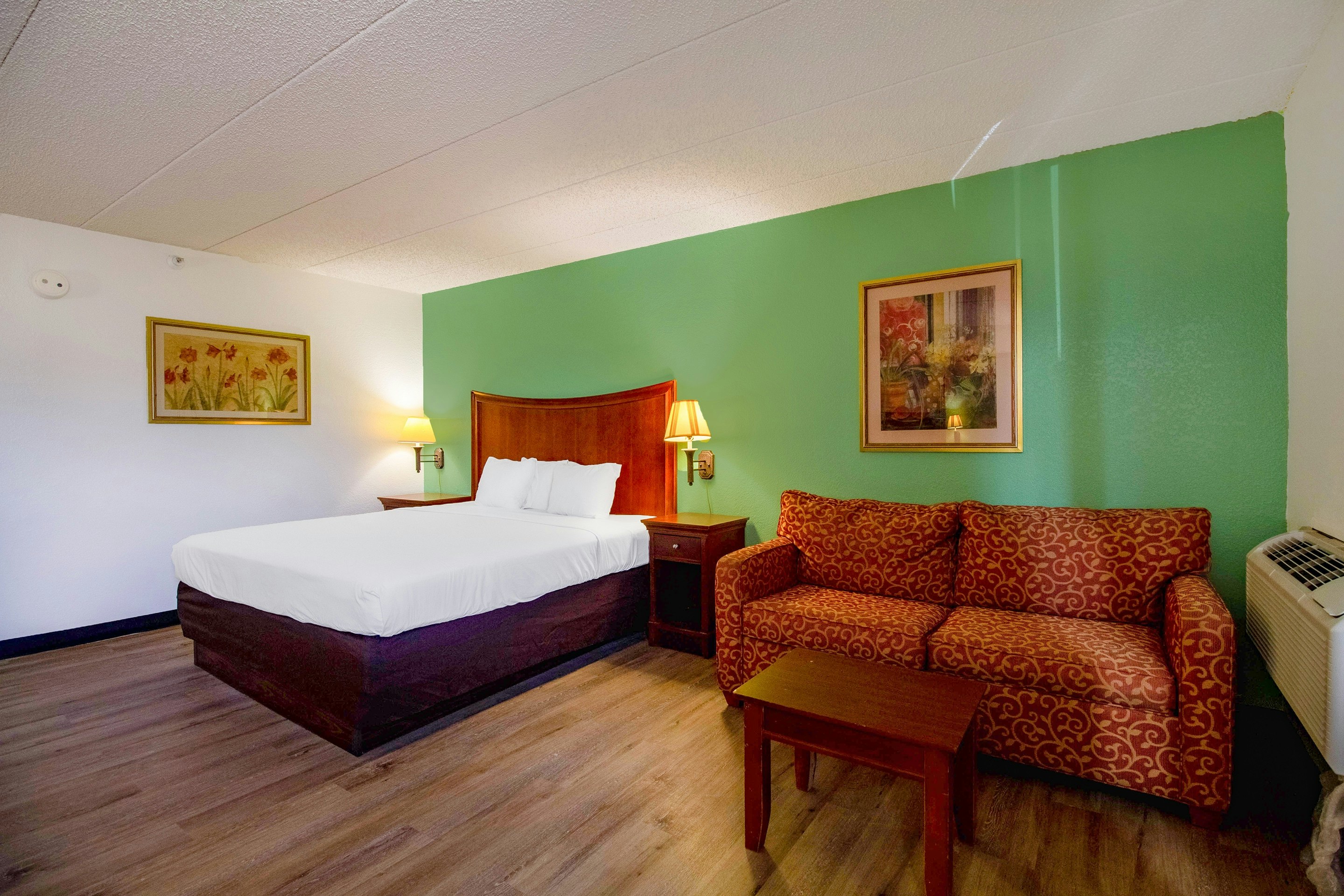 Tulsa Square Hotel Central, I-44 By OYO 19/42