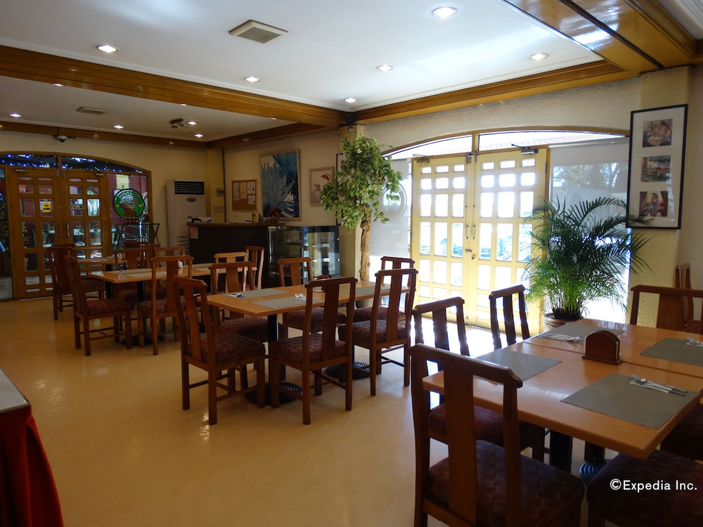Aloha Hotel 32/48