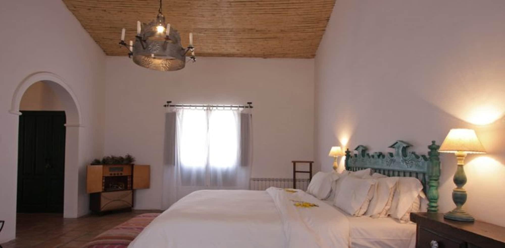 Room, Hill View