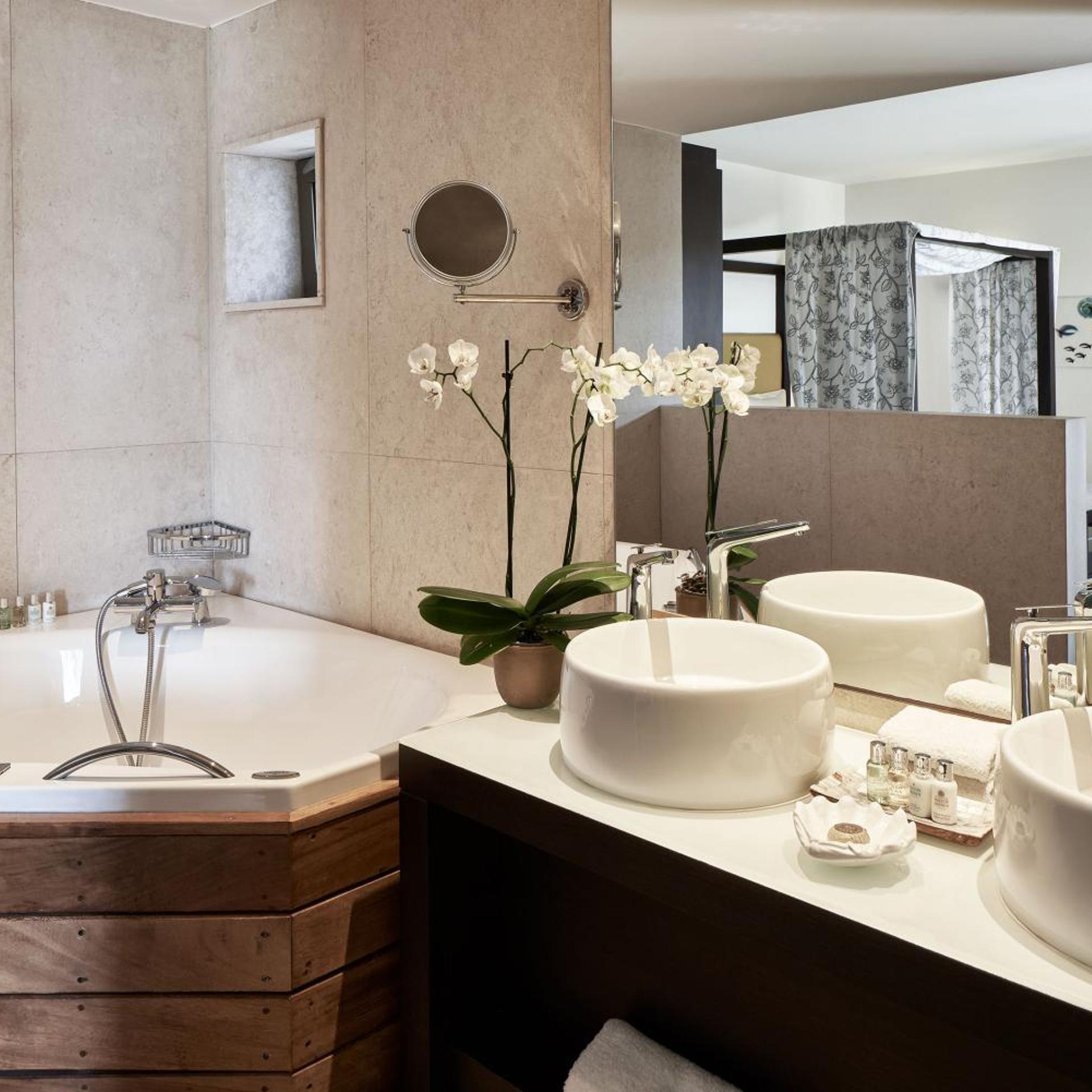 PRESTIGE, SUITE, PRIVATE POOL