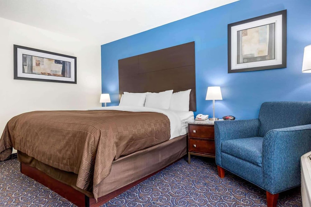 Days Inn and Suites by Wyndham Oxford 17/27