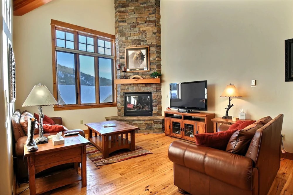 VACATION RENTALS BY BIG SKY RESORT 12/34