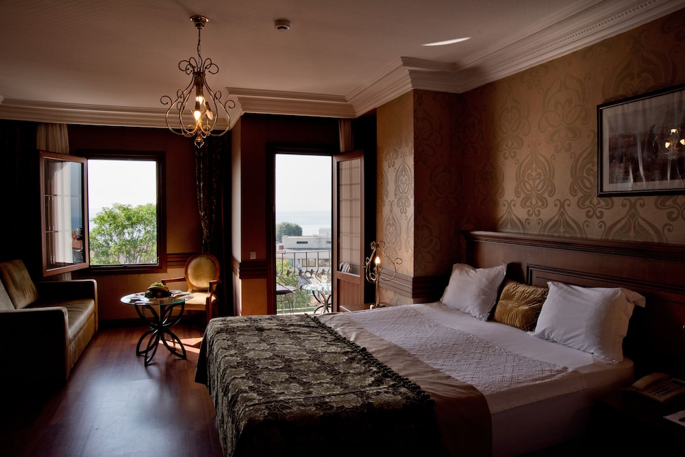 SUPERIOR, TRIPLE, SEA VIEW