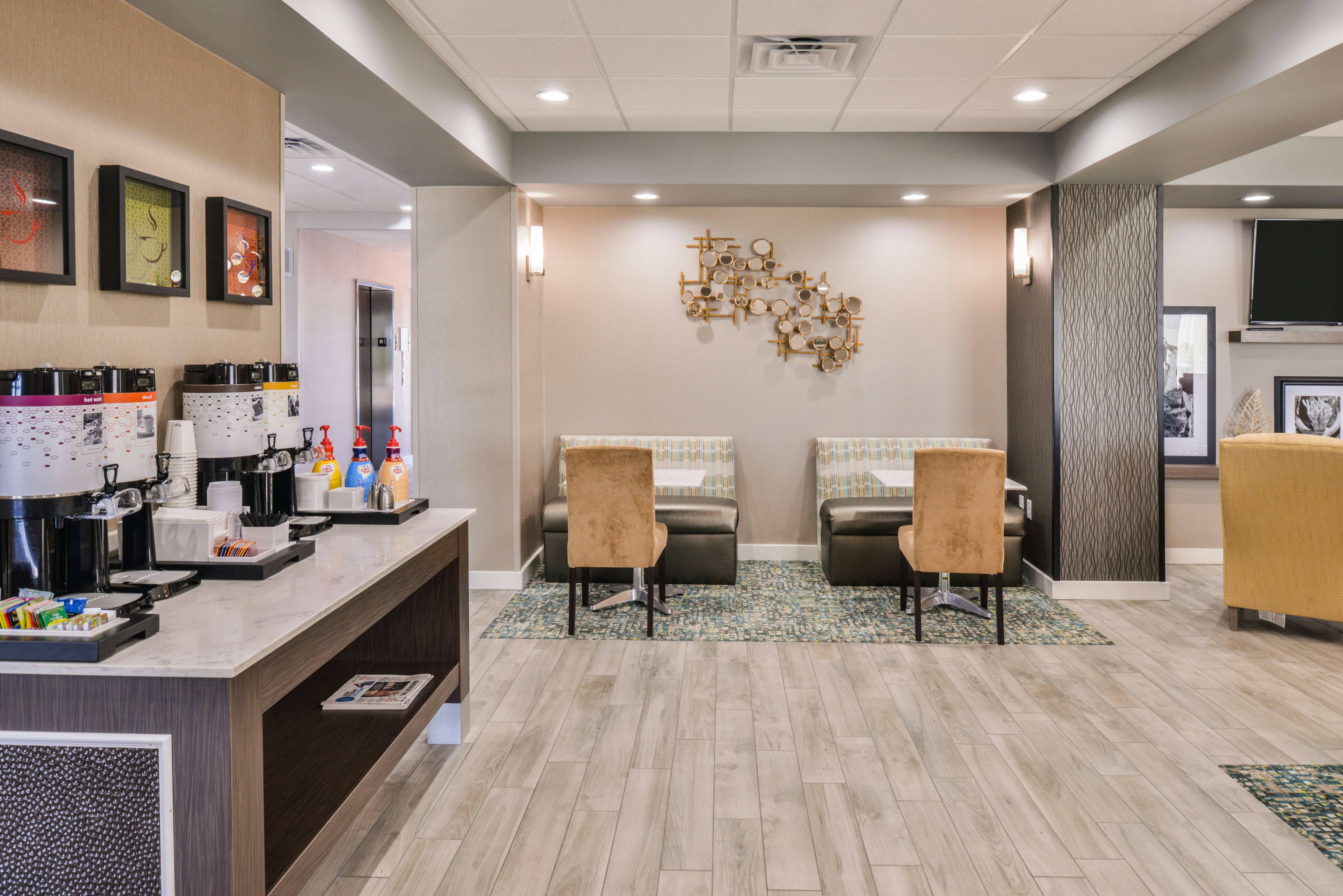 Hampton Inn Emporia Ks 16/27