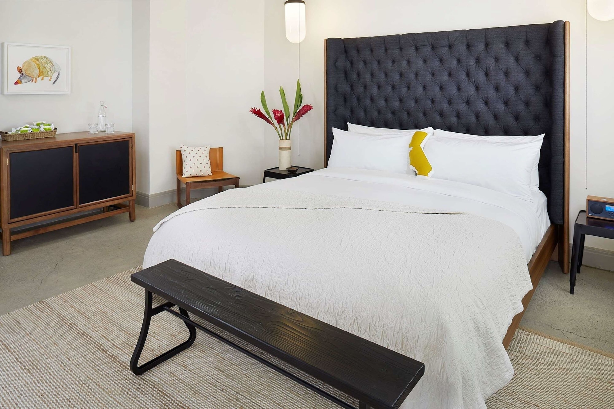EXECUTIVE, KING BED