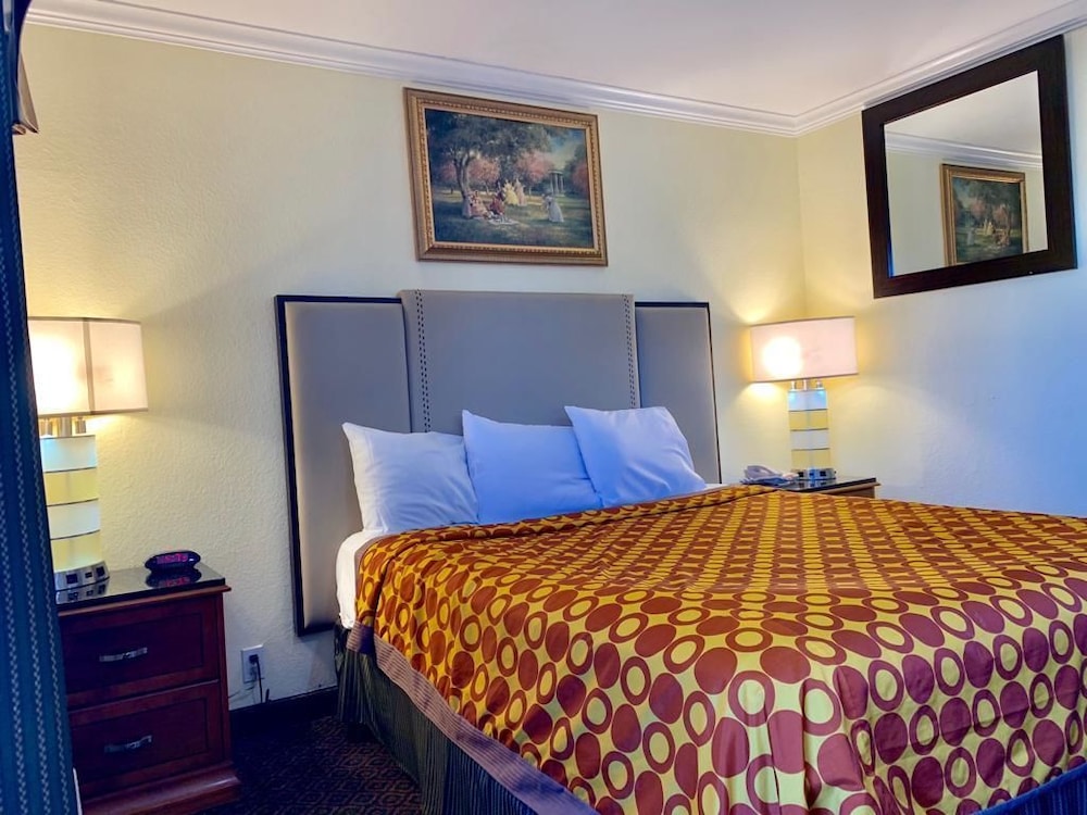 Travelodge by Wyndham Fullerton Near Anaheim 13/38