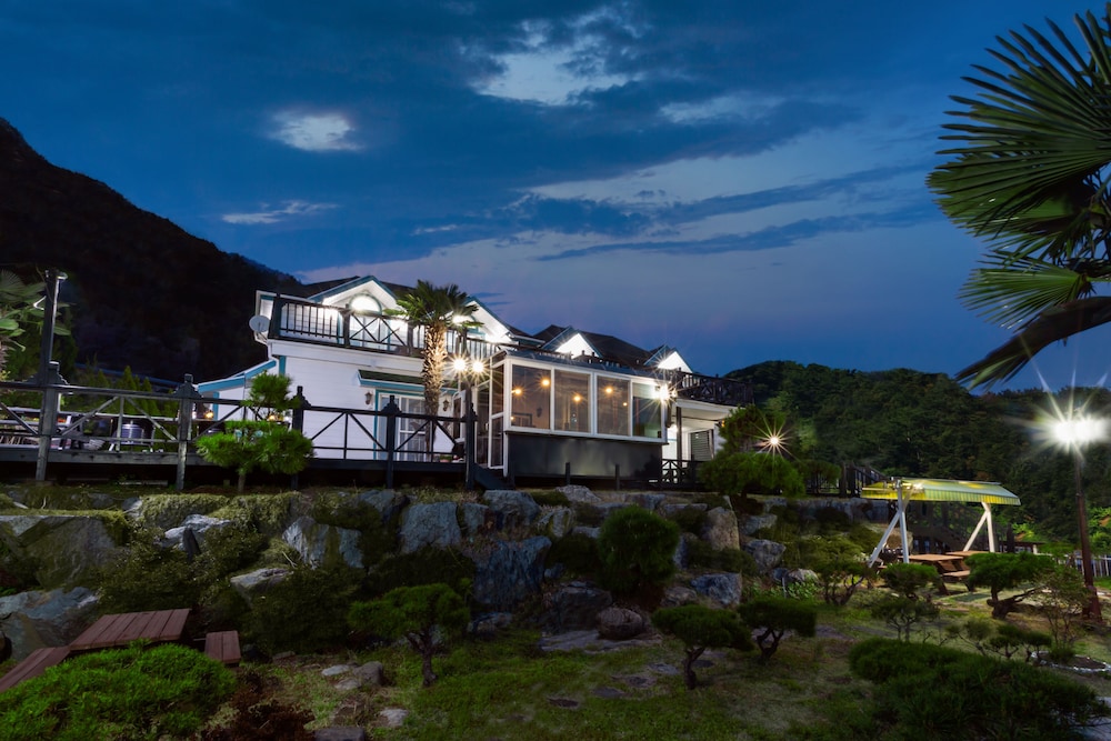 Sometown Pension 38/44