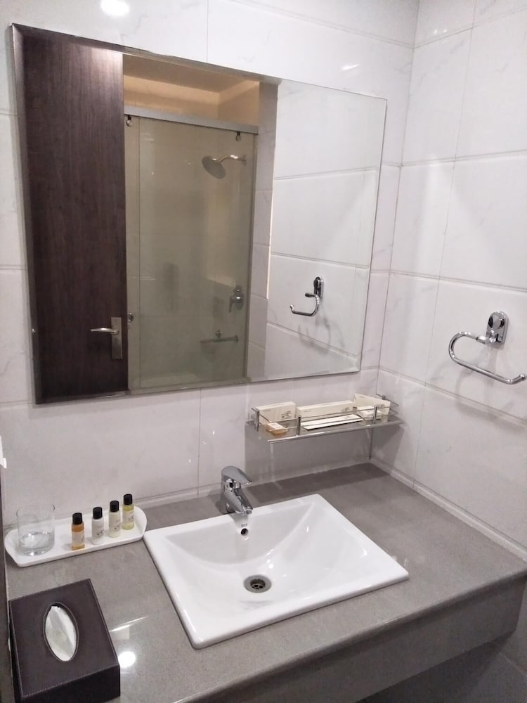 Hotel Mansha Regency 46/50
