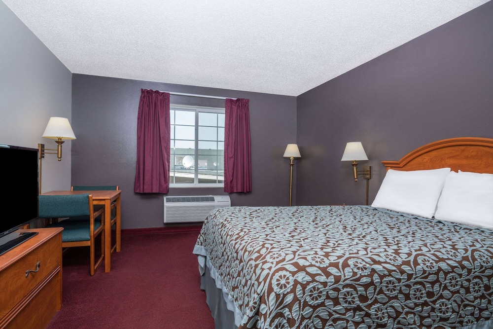 Efficiency, Queen Bed