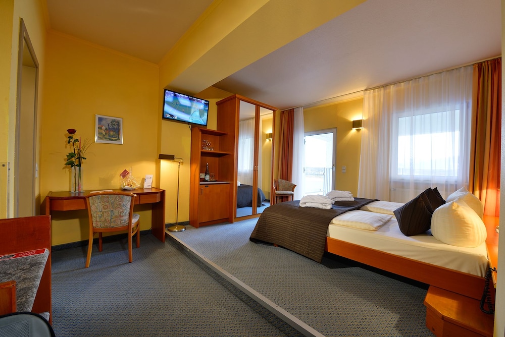 Rheinhotel Vier Jahreszeiten 12/40