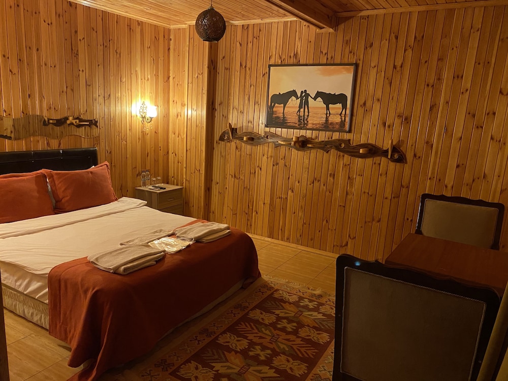 Green River Hotel 24/47