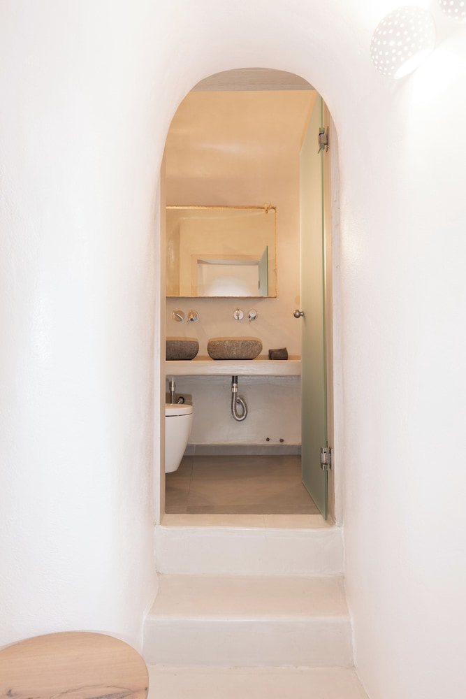 Aperto Suites - Adults Only 5/50