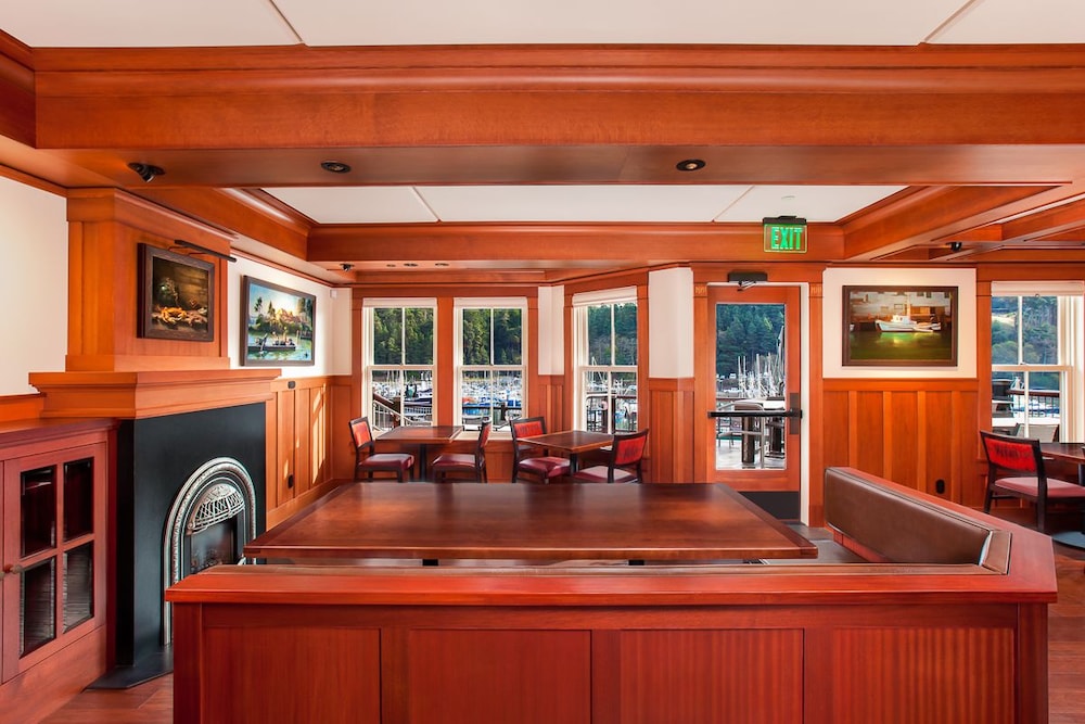 Noyo Harbor Inn Restaurant and Tavern 6/50