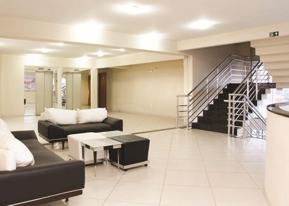 LA VITRE HOTEL 17/30