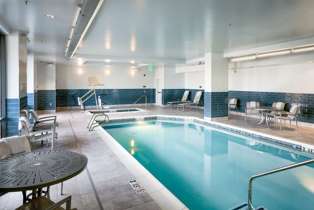 Hampton Inn Suites By Hilton Seattle Northgate 5/53