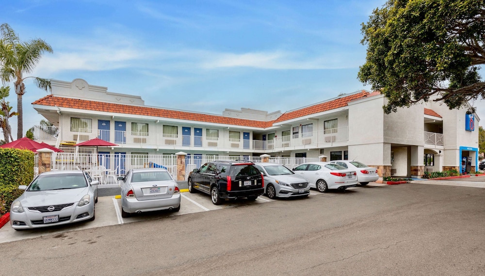Motel6 Carlsbad, CA - Near Legoland 45/53